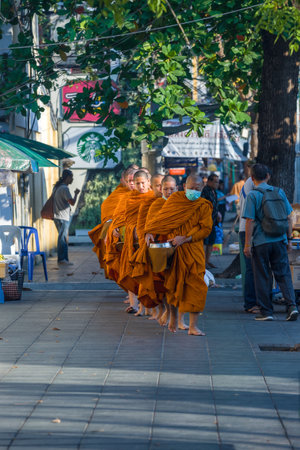 BANGKOK, THAILAND - DECEMBER 27, 2018: Young Buddhist monks go to the alms collection (binthabat) on a sunny morningのeditorial素材