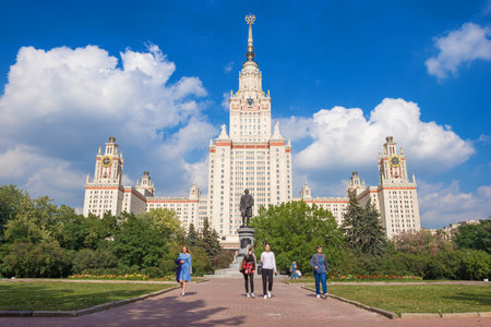 MOSCOW, RUSSIA - AUGUST 31, 2019: Near Moscow State University on a sunny August dayのeditorial素材