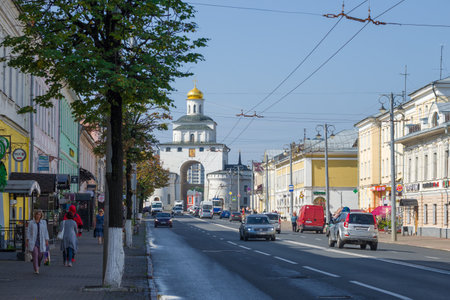 VLADIMIR, RUSSIA - AUGUST 28, 2020: Ancient Golden Gate of Vladimir in the cityscape on a summer day. Golden Ring of Russiaのeditorial素材