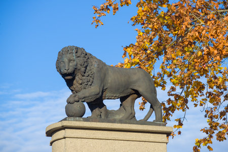 NARVA, ESTONIA - OCTOBER 17, 2018: Sculpture of a lion close-up. Fragment of the monument "Swedish Lion" in honor of the victory of the Swedish army over the Russian troops in 1700のeditorial素材