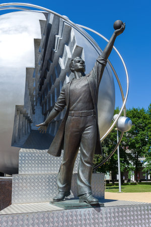 OBNINSK, RUSSIA - JULY 07, 2021: Scientist holds an atom in his outstretched hand. Monument to the pioneers of nuclear energyのeditorial素材