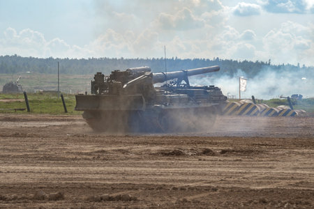 ALABINO, RUSSIA - AUGUST 25, 2020: Self-propelled artillery mount 2S7M "Malka" enters the position. A fragment of the demonstration program of the military-technical forum "Army-2020"のeditorial素材