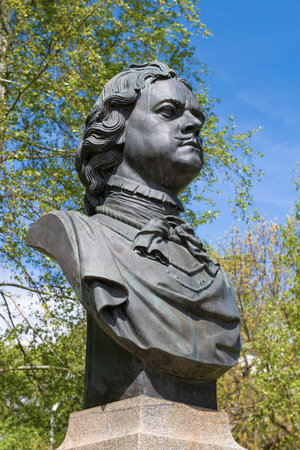 SESTRORETSK, RUSSIA - MAY 29, 2022: Bust of the Russian emperor Peter the Great - the founder of Sestroretsk close-up on a sunny May dayのeditorial素材