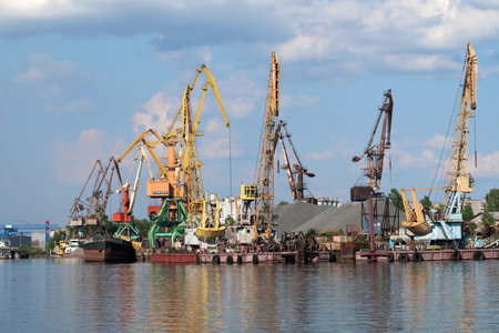 CHEREPOVETS, RUSSIA - AUGUST 04, 2022: Sunny summer day in the river portのeditorial素材