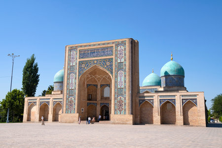 TASHKENT, UZBEKISTAN - SEPTEMBER 03, 2022: Ancient madrasah of Barak Khan on a sunny dayのeditorial素材