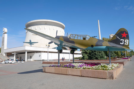 VOLGOGRAD, RUSSIA - SEPTEMBER 19, 2021: Aircraft Su-2 (BB-1) against the background of the building of the museum-panorama "Battle of Stalingrad" on a sunny September dayのeditorial素材