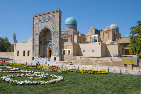 SAMARKAND, UZBEKISTAN - SEPTEMBER 12, 2022: View of the medieval tomb complex of the Timurid dynasty on a sunny September dayのeditorial素材