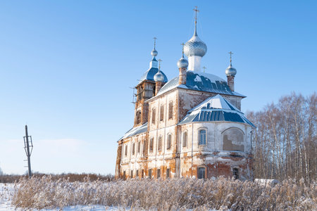 View of the ancient Church of the Life-Giving Trinity on a frosty January day. Arkhangelskoe. Yaroslavl region, Russiaの写真素材