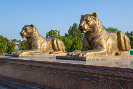 SAMARKAD, UZBEKISTAN - SEPTEMBER 13, 2022: City monument "Tigers-Guards" on a sunny morningのeditorial素材