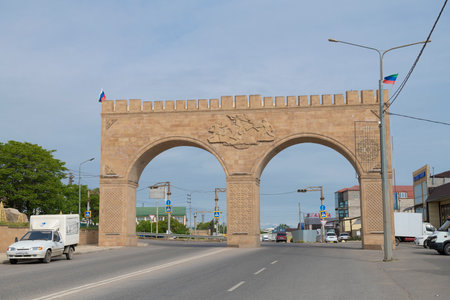 DERBENT, RUSSIA - MAY 10, 2024: The arched gate on the entrance to Derbent on a May morningのeditorial素材