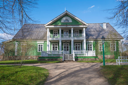 PETROVSKOYE, RUSSIA - MAY 08, 2022: The old manor house (Gannibal House Museum) in the Petrovskoye estate on a May day. View from the park. Pushkinskie Goryのeditorial素材
