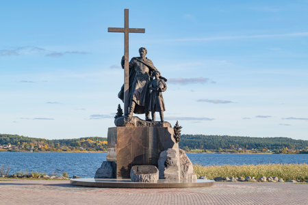 SORTAVALA, RUSSIA - Monument to the Russian Prince Yaroslav Vsevolodovich - the baptizer of the Karelians, on the embankment of Lyappyayarvi lake on a October dayの写真素材