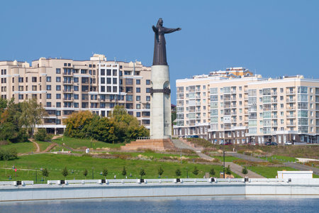 CHEBOKSARY, RUSSIA - View of the monument to the Mother Patroness on a sunny September dayの写真素材