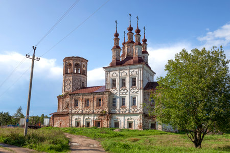 Ancient abandoned Church of the Resurrection of Christ (1743-1775) in Varnitsy on a sunny August day. Neighborhood of the city of Totma. Vologda Regionの写真素材