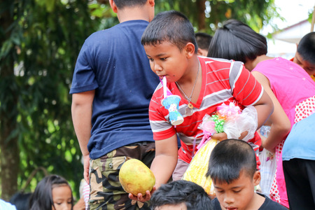 surat thani Province , THAILAND - september 21,2017  : People make merit commemorate the traditional ten month tradition(sart day)のeditorial素材