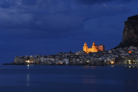 Cefalu In Twilight, Sicilyの写真素材