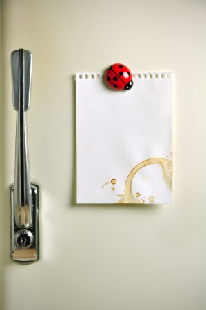 Blank note on fifties fridge door, copyspace for messageの写真素材