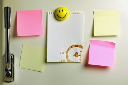 Blank note on fifties fridge door, copyspace for messageの写真素材
