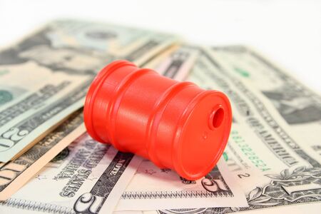 a barrel and dollar bills on a white background
の写真素材