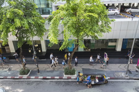 BANGKOK THAILAND - AUG 26 : scene of Unidentified people on Silom Road on august, 26, 2016, thailand. Silom road is important business area of Bangkokのeditorial素材