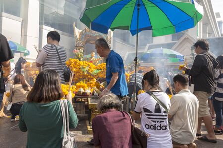BANGKOK,THAILAND - DEC 31 : scene of people pray at Erawan shrine in ratchaprasong area on december 31, 2016, Thailand. there are many tourist worship at Erawan shrine in new year festivalのeditorial素材