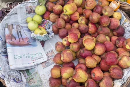DELHI INDIA - DEC 20 :  close up of apple sell stall on street in marketplace in delhi on december, 20, 2014, indiaのeditorial素材