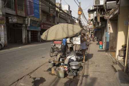 DELHI INDIA - JUN 11 :  street tea stall at chawri bazar in old delhi of delhi on june, 11, 2015, india. milk tea or chai is popular beverage of indian peopleのeditorial素材