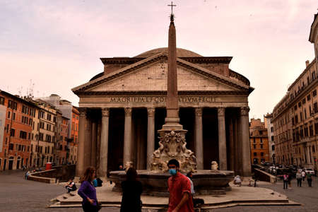 May 14th 2020, Rome, Italy: View of the Pantheon closed without tourists due to phase 2 of the lockdownのeditorial素材