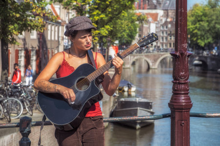 street singer in amsterdam