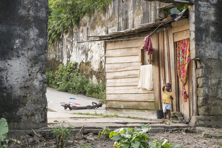 MALANZA/SAO TOME - 2 JAN 2016 - Small child at the door house in sÃ£o tomÃ©のeditorial素材