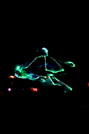 ABUDHABI/UAE - 17 DEZ 2018 - Traditional Arabic dance in Abu Dhabi, man dancing with dark environment and suit with green lights.のeditorial素材