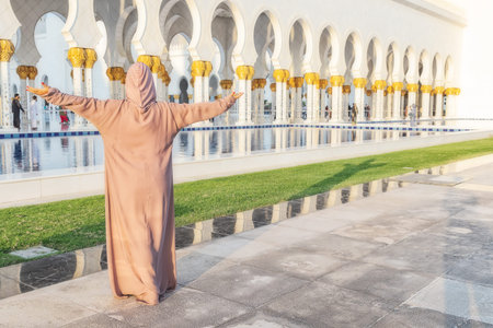 UAE/ABUDHABI - 15 DEZ 2018 - Woman with burqa in great mosque.のeditorial素材