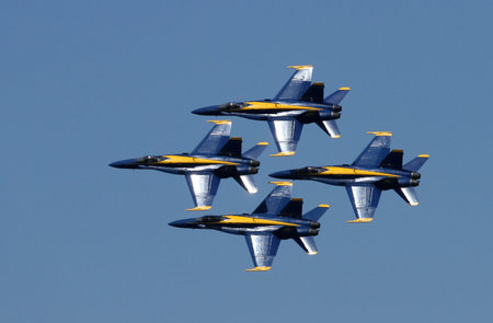 Airplanes flying in an airshow