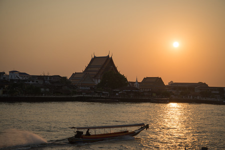 Son set over the Chao pra ya river in Thailandの写真素材