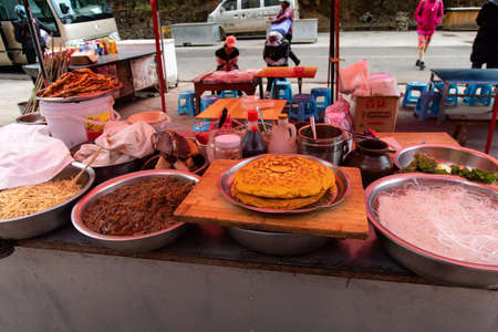 February 2019. Street food vendors at the foot of Baoxiang temple is also called Shibao temple, which is located in the precipitous cliff of the Foding mountain in Dalì.のeditorial素材