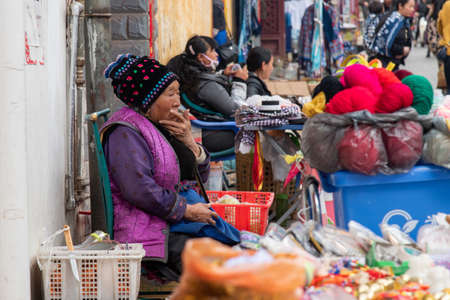 Zhoucheng Village It has earned the nickname \ 'the Hometown to Tie-dyeing \'. The delicate and colorful dyeing process appeals to many travelers at both home and abroad. travelers can have a view of the tradtional architecture and daily life of Bai ethniのeditorial素材