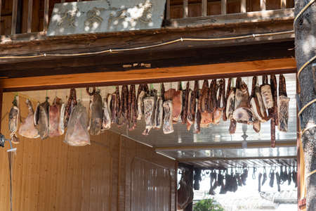 February 2019. Shaxi. Halfway between Dali and Lijiang, between the fields and mountains of Yunnan, a stop in the village of Shaxi is like taking a magnificent journey through time.のeditorial素材