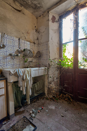 September 2021. Italy. Old kitchen. In an abandoned house. Urbex in Italy.のeditorial素材