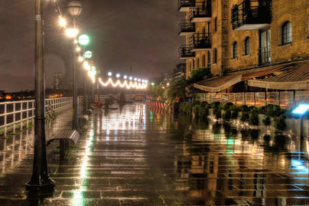 London, 27/09/2020. Butler's Wharf Pier .. Night DURING a STORM, hdrのeditorial素材