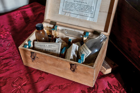 URBEX. FORGOTTEN OBJECTS INSIDE A WORRING ABANDONED HOUSE IN NORTHERN ITALYのeditorial素材