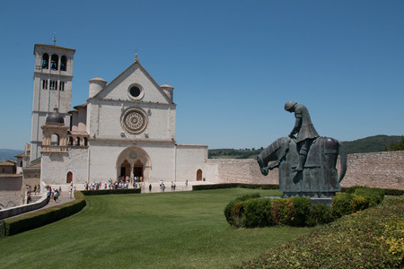 Basilica of St. Francis of Assisi, facade of the Church of St. Francis statues on horse.のeditorial素材
