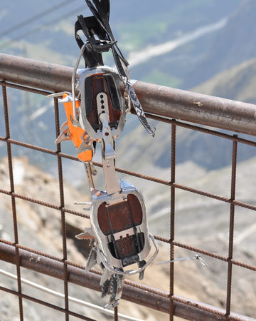 Mountaineering crampons to walk on snow and ice