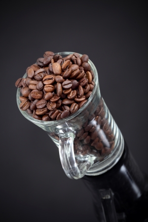 Close up of roasted coffee beans in a cupの写真素材