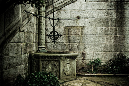 The old well with a cross in the Livadia Palace, Yalta, Crimea の写真素材
