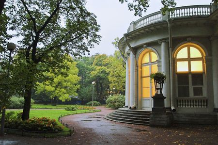 Palace in Park - 2 - A palace in an early autumn park at evening in Saint Petersburg, Russia のeditorial素材