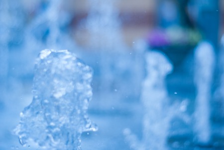 The gush of water of a fountain. Splash of water in the fountain, abstract image. bokeh of blue waterの写真素材