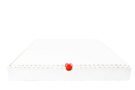 White pizza delivery box isolate. Glass red heart in the opening hole. Holiday delivery with love, copy space. Valentine's day, customer care, fast food service, courier. Eco container, recyclingの写真素材