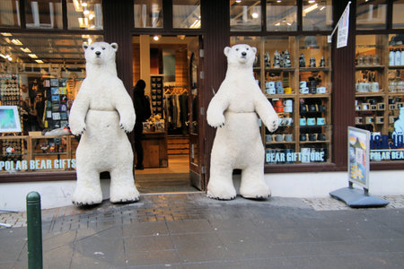 Sculptures of polar bears in front of the store.のeditorial素材