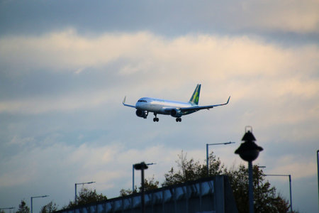 Airplane in the sky approaching Lomdon's Heathrow Airportのeditorial素材