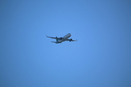 Airplane in the sky approaching Lomdon's Heathrow Airportのeditorial素材